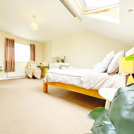 5 Bedroom, Sleeps 9 - Base To Explore Liverpool And Beyond Exterior photo