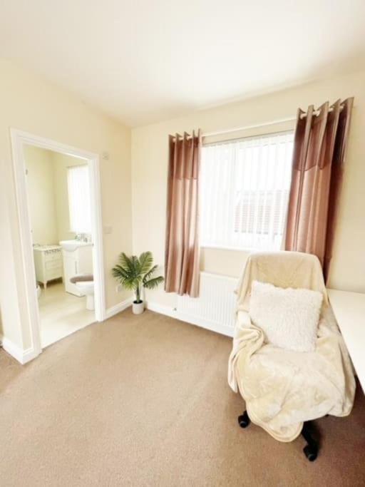 5 Bedroom, Sleeps 9 - Base To Explore Liverpool And Beyond Exterior photo