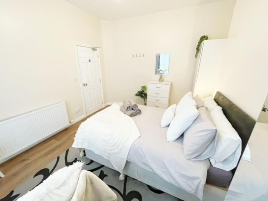 5 Bedroom, Sleeps 9 - Base To Explore Liverpool And Beyond Exterior photo