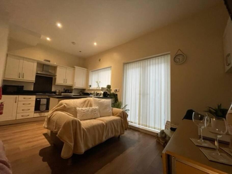 5 Bedroom, Sleeps 9 - Base To Explore Liverpool And Beyond Exterior photo