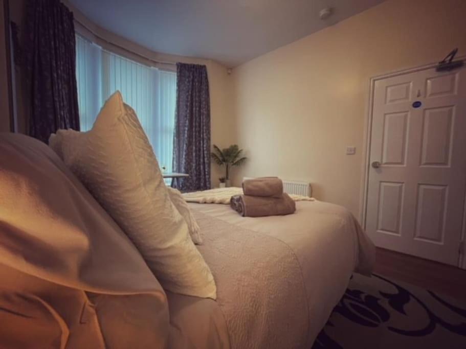 5 Bedroom, Sleeps 9 - Base To Explore Liverpool And Beyond Exterior photo